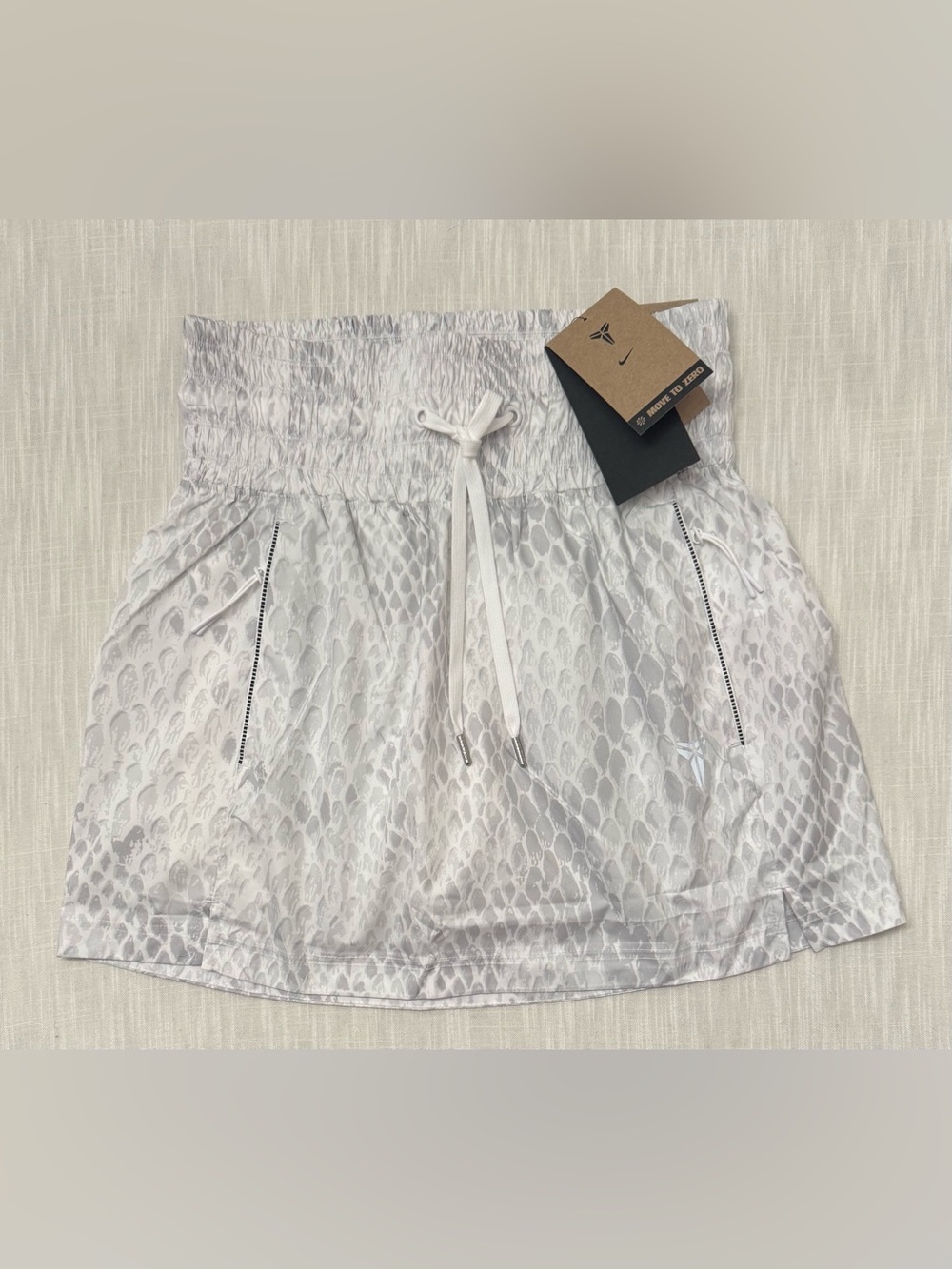 Nike Kobe Woven Snake Basketball Skirt Women's Sz S White Silver IB2720-100 NWT